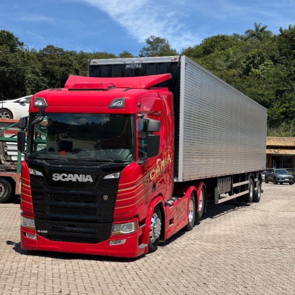 SCANIA R 450 VERMELHO